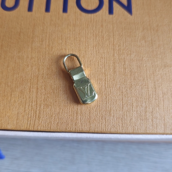 Auth Louis Vuitton pochette accessoires monogram with original box and ribbon - Picture 11 of 11